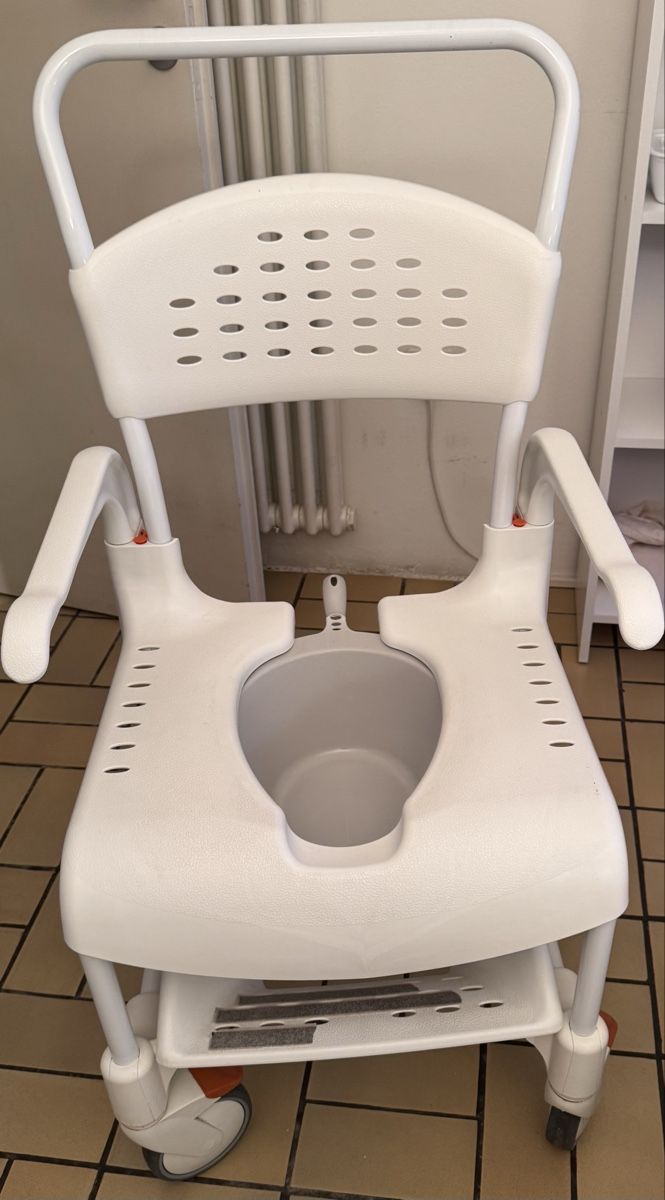 Medizinische Geräte: Sedia WC e doccia mobile con rotelle – Gebraucht aus Locarno von tos_tgc9