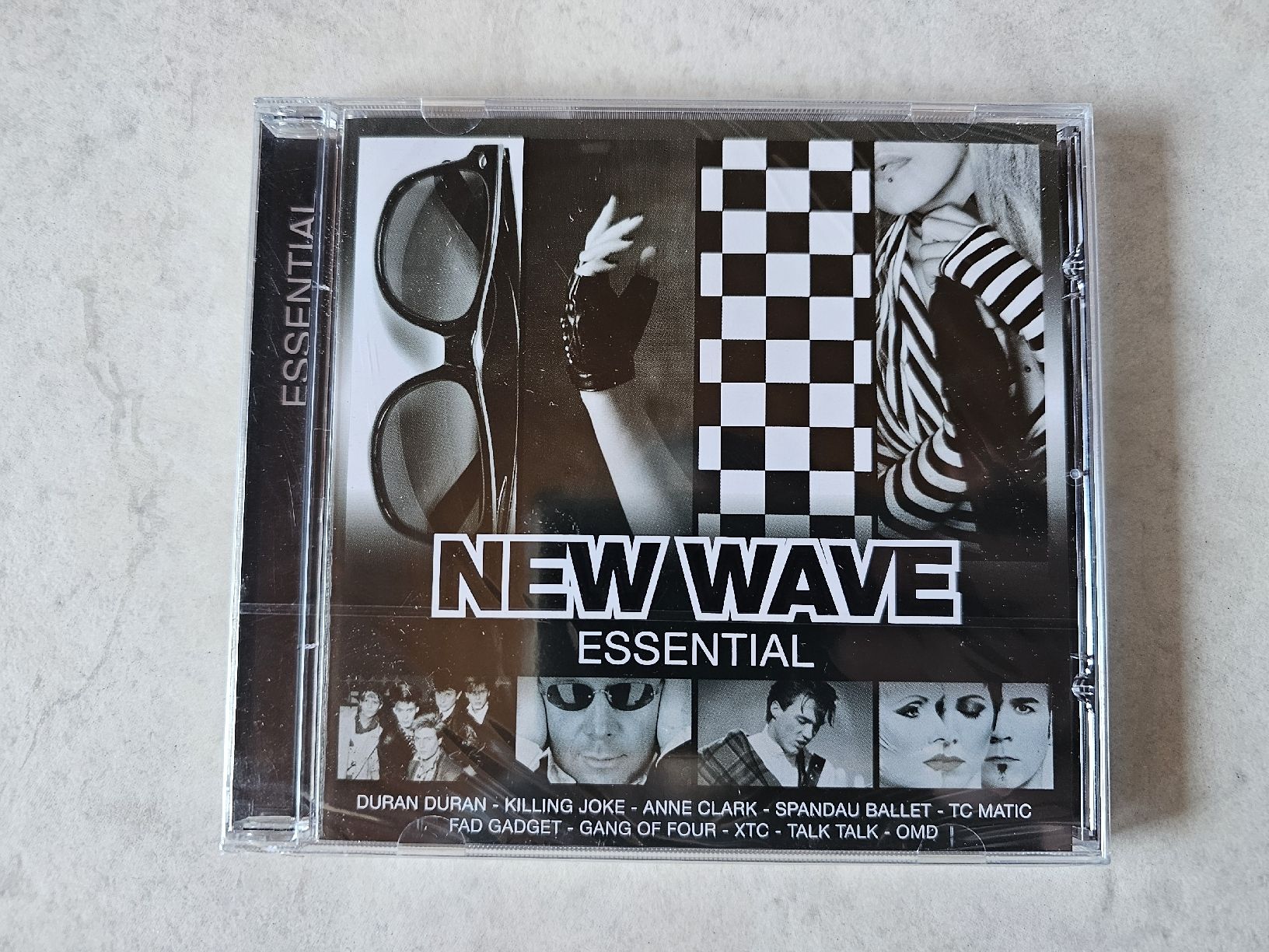 CD: New Wave Essential  (New Wave) – Nuovo e nell'imballaggio originale da Schneisingen venduto da backstore24