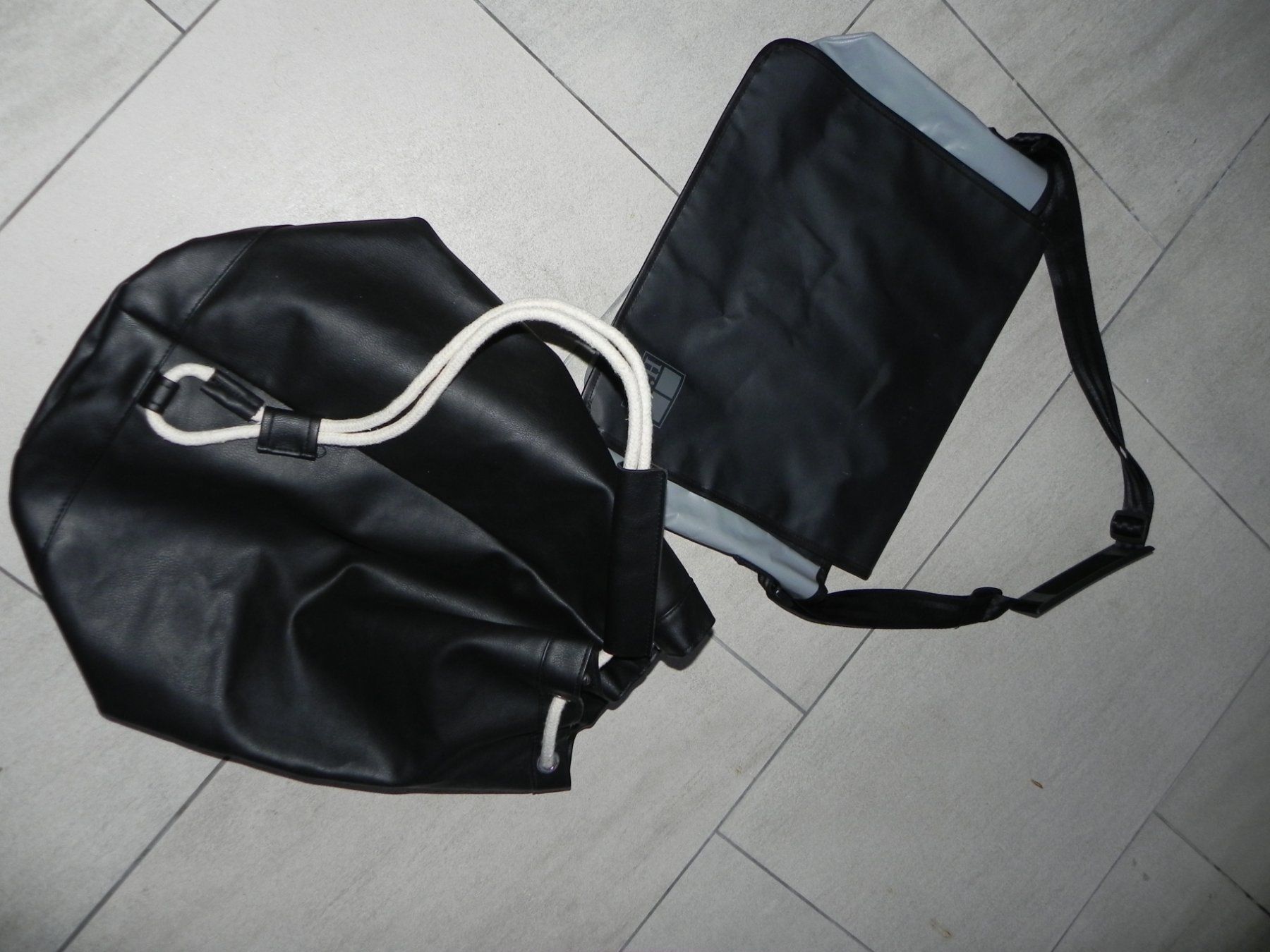 Borse: Taschen Set schwarz/grau 2 Stk – Usato da Stallikon venduto da pcerny16 2