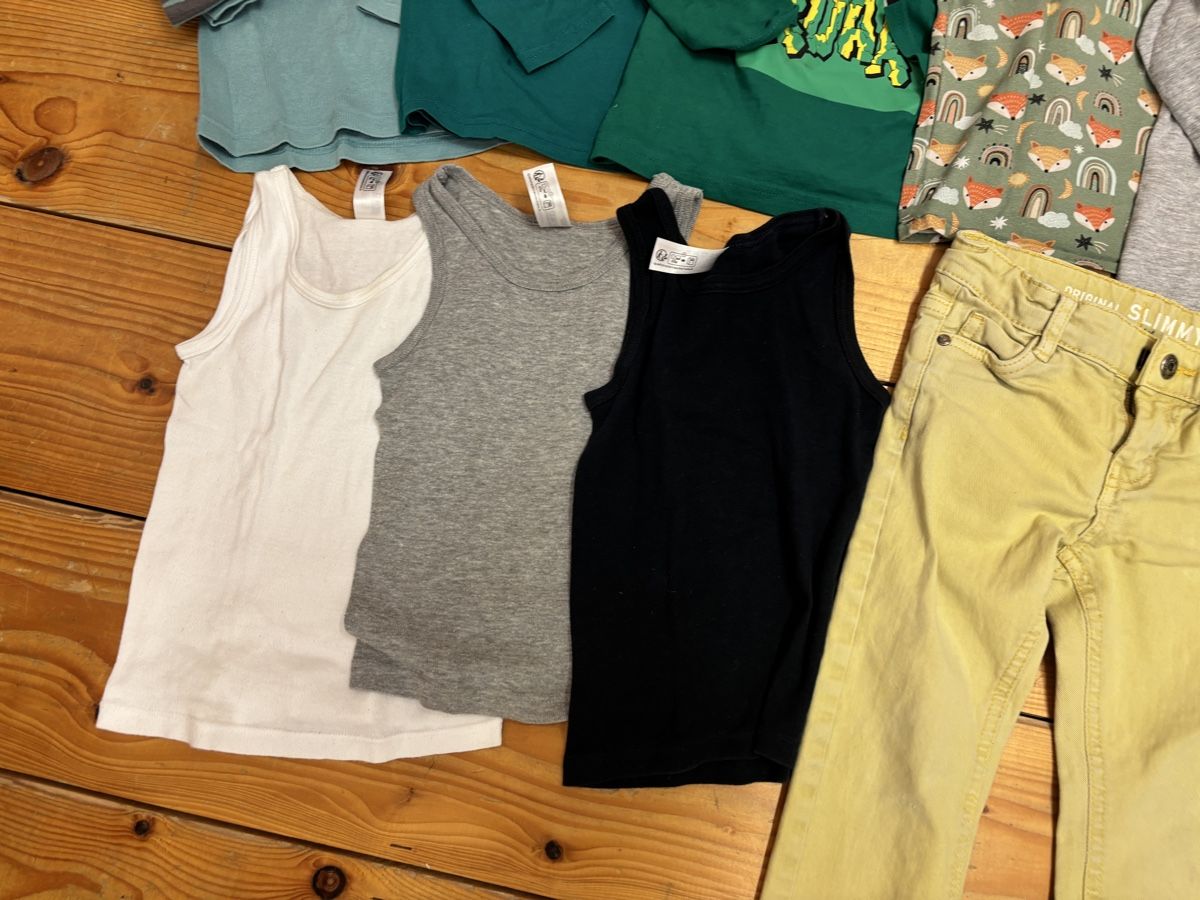 Lotti & Set di vestiti: Kleiderpaket Jungs, Grösse 98/104 – Usato da Büren an der Aare venduto da Nikito2001 4
