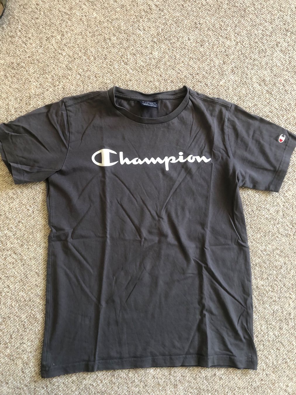 Champion Hemden, T-Shirts & Polos: T-SHIRT grau CHAMPION 146/152 – Gebraucht aus Wattwil von jopara
