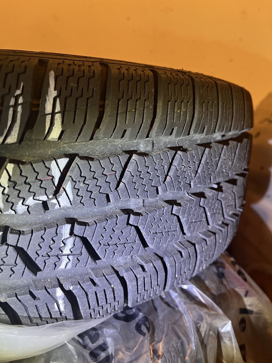 Pneumatici & Ruote complete: Winter VanContact 195/65 R16 C – Usato da Eglisau venduto da eglisau1 2
