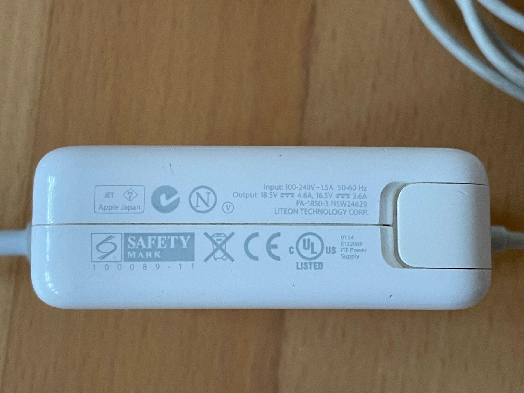 Apple Ladegerät: Original-Apple-Ladegerät MacSafe 1 mit MacSafe-2-Adapter – Gebraucht aus Pfungen von gilbertfr 4
