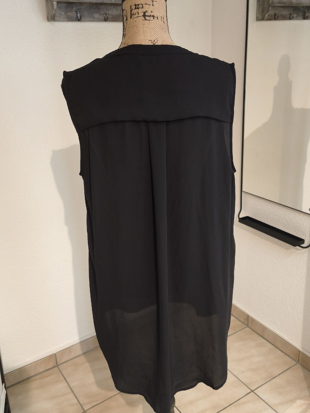 H&M Chemisiers: Bluse H&M schwarz Grösse 44 neuwertig – Neuf (Voir description) à Emmetten par SecondhandSiska 2