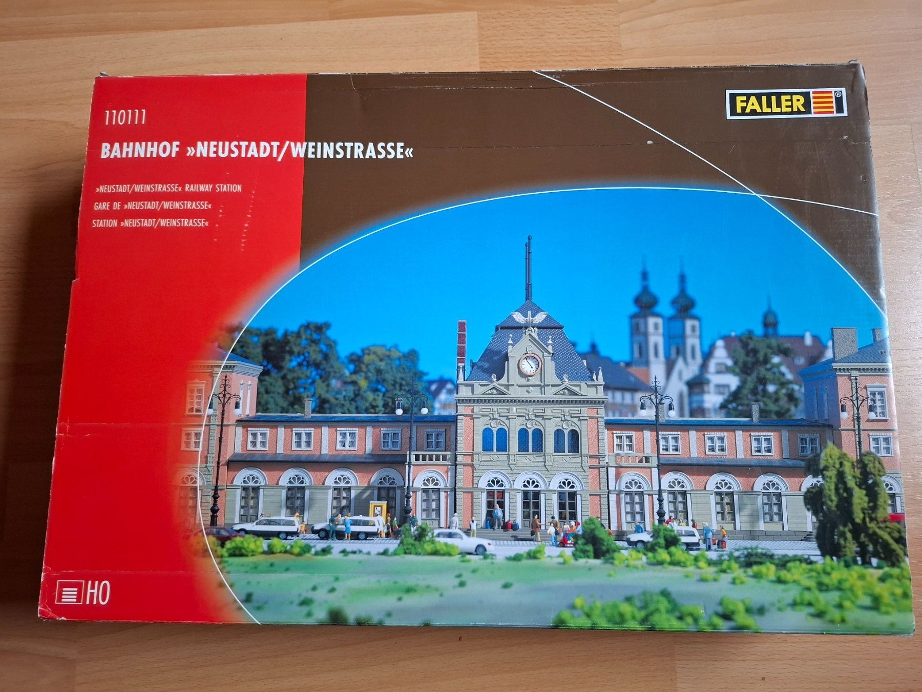 Faller Modelleisenbahnen: Faller 110111 Bahnhof Neustadt Weinstrasse – Neu (gemäss Beschreibung) aus Halten von ast_mzm8