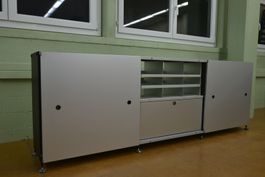 Designer Regal aus Alu von Atelier Alinea Modell Unischrank