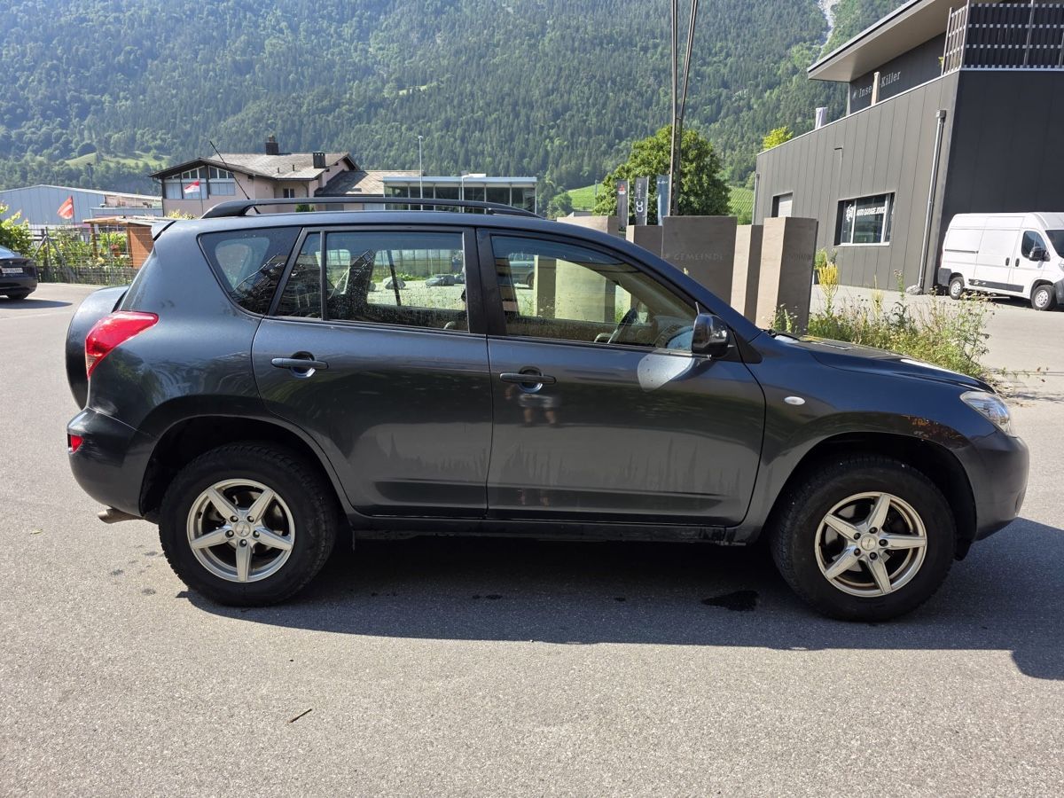 Toyota Automobili: Toyota Rav-4 4WD 2.0 Benzin – Usato da Domat Ems venduto da qen_7mfm 4