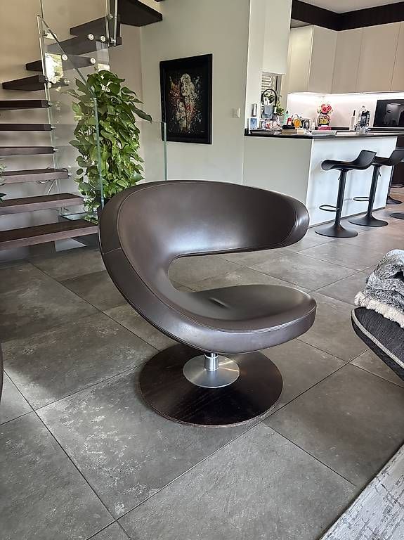 Poltrone: Fauteuil design cuir brun  – Nuovo e nell'imballaggio originale da Vessy venduto da dolphintower