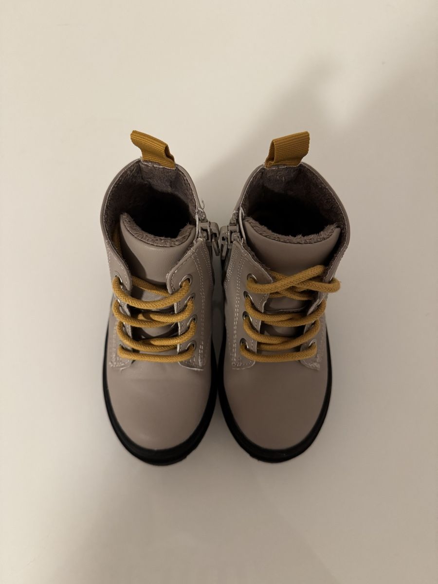 H&M Schuhe für Jungen: Kinderschuhe - Gr. 22 - NEU – Neu (gemäss Beschreibung) aus Bern von Kinderschrank 2