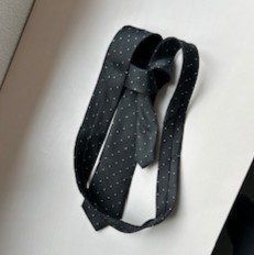 Cravatte: Seidenkrawatte -schwarz mit hellen Punkten – Usato da Lommis venduto da manmarmi 1