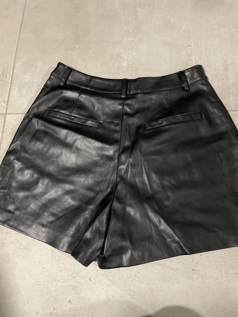 Pantaloni: Fake Leder Shorts von Review – Nuovo (secondo la descrizione) da Thalwil venduto da jan_h9wg 3