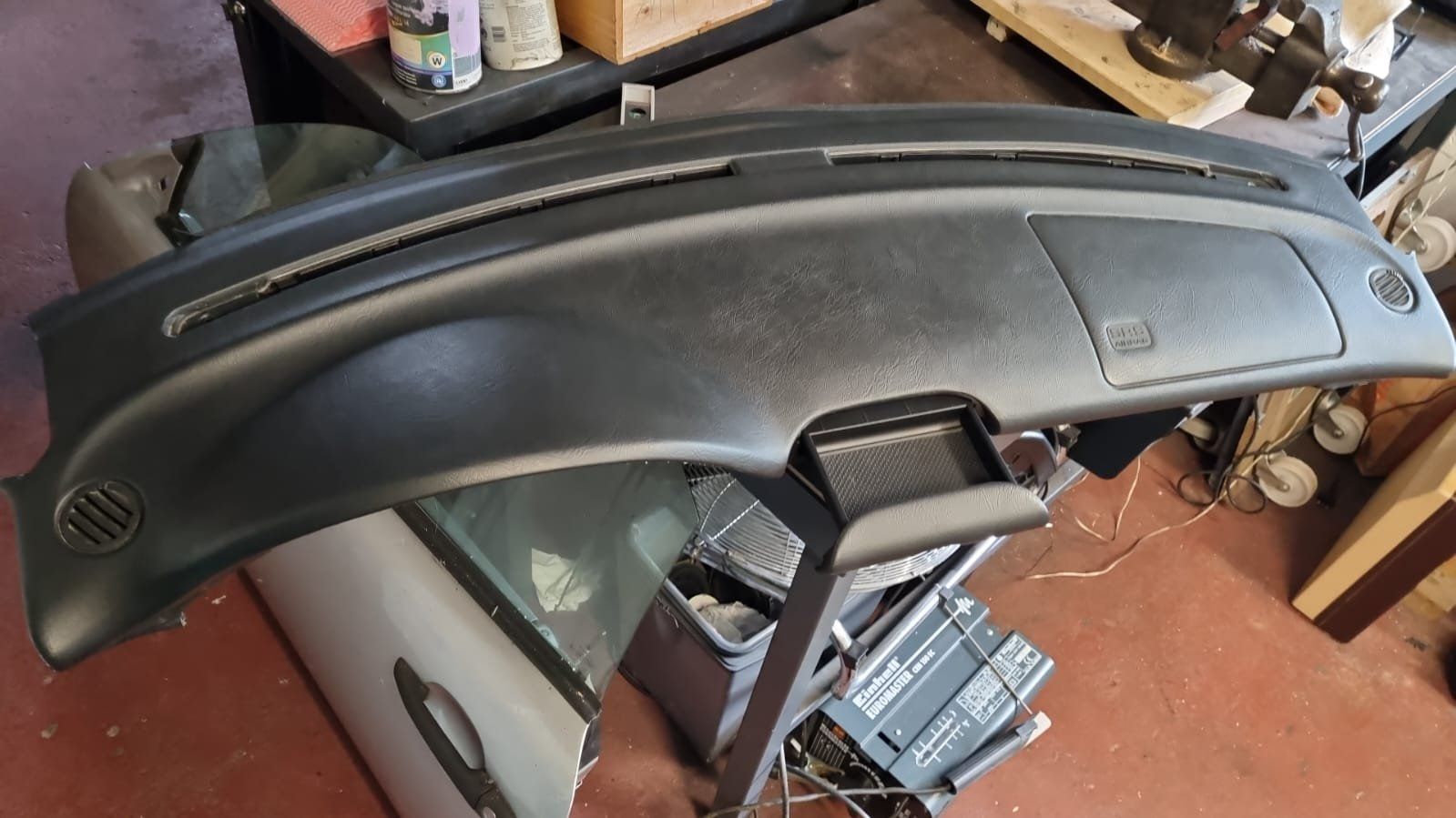 Mercedes-Benz Tutti pezzi di ricambio auto: SLK R170 Vormopf Armaturenbrett/Dashboard Bj.2000 – Usato da Zetzwil venduto da lor_2j9p 6