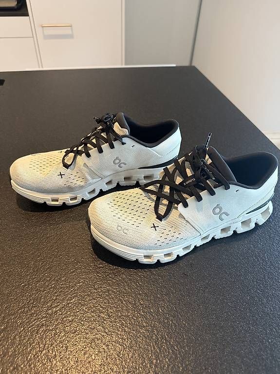 Scarpe da uomo: On Shoes Cloud X 4 - Gr. 45 – Usato da Röschenz venduto da esiemoen 2