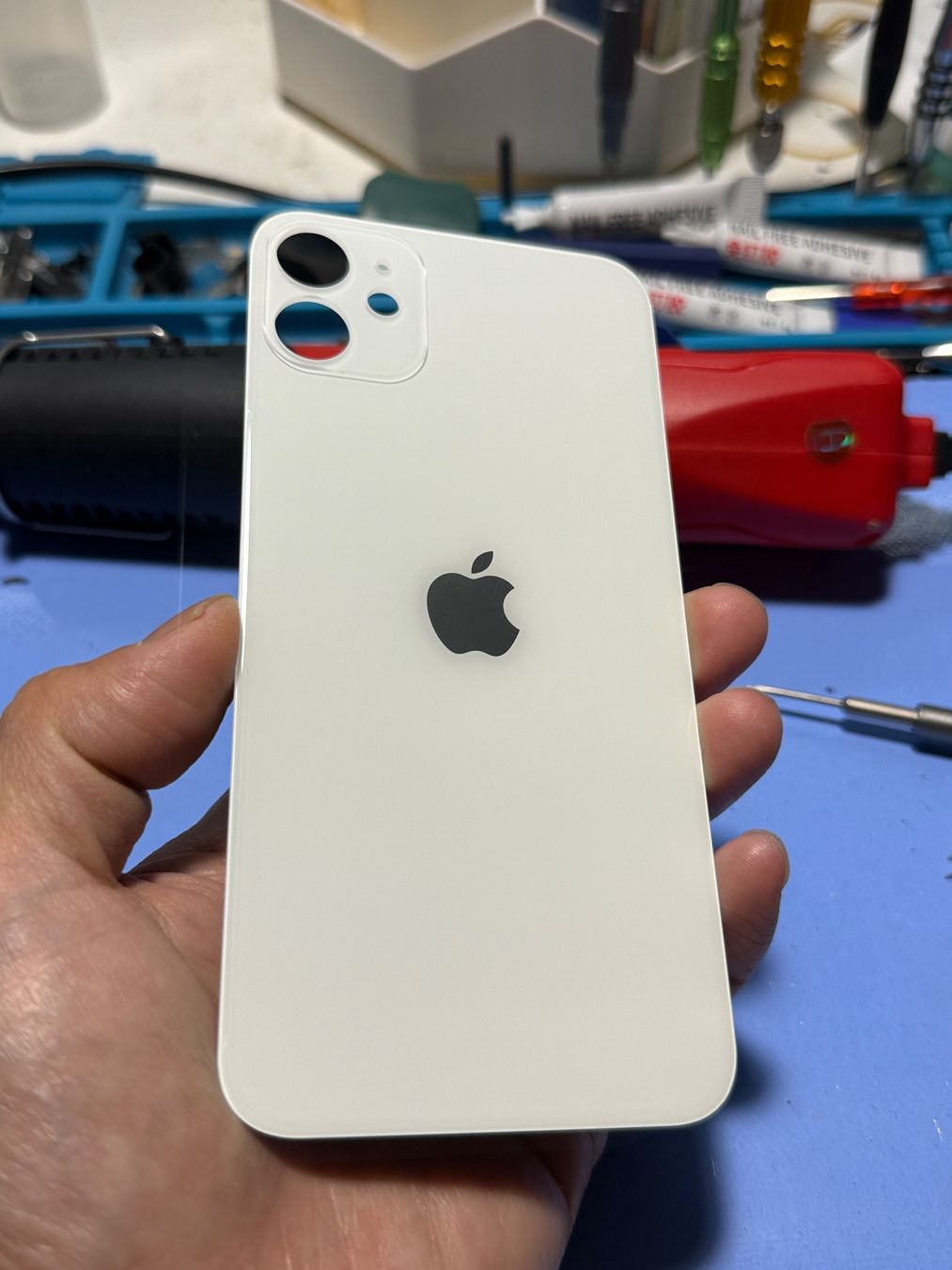 Apple Telefoni cellulari / Smartphones: VITRE ARRIÈRE IPHONE 11 Blanc (AVEC LOGO) – Nuovo e nell'imballaggio originale da Morges venduto da DA-repa