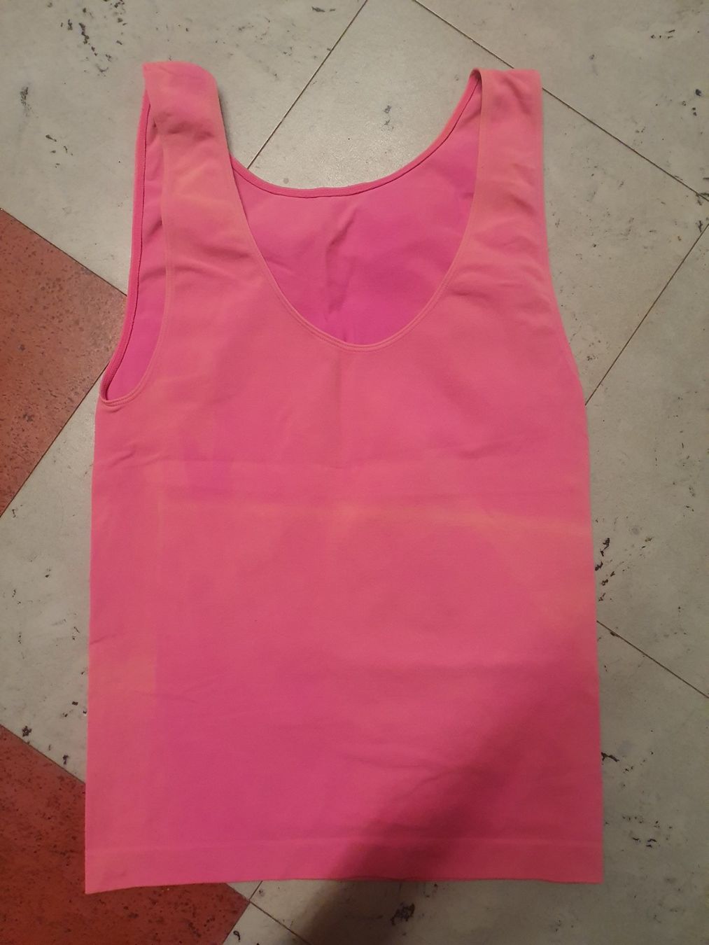 Top: Sport Top – Usato da Moosseedorf venduto da Sonnenschein..