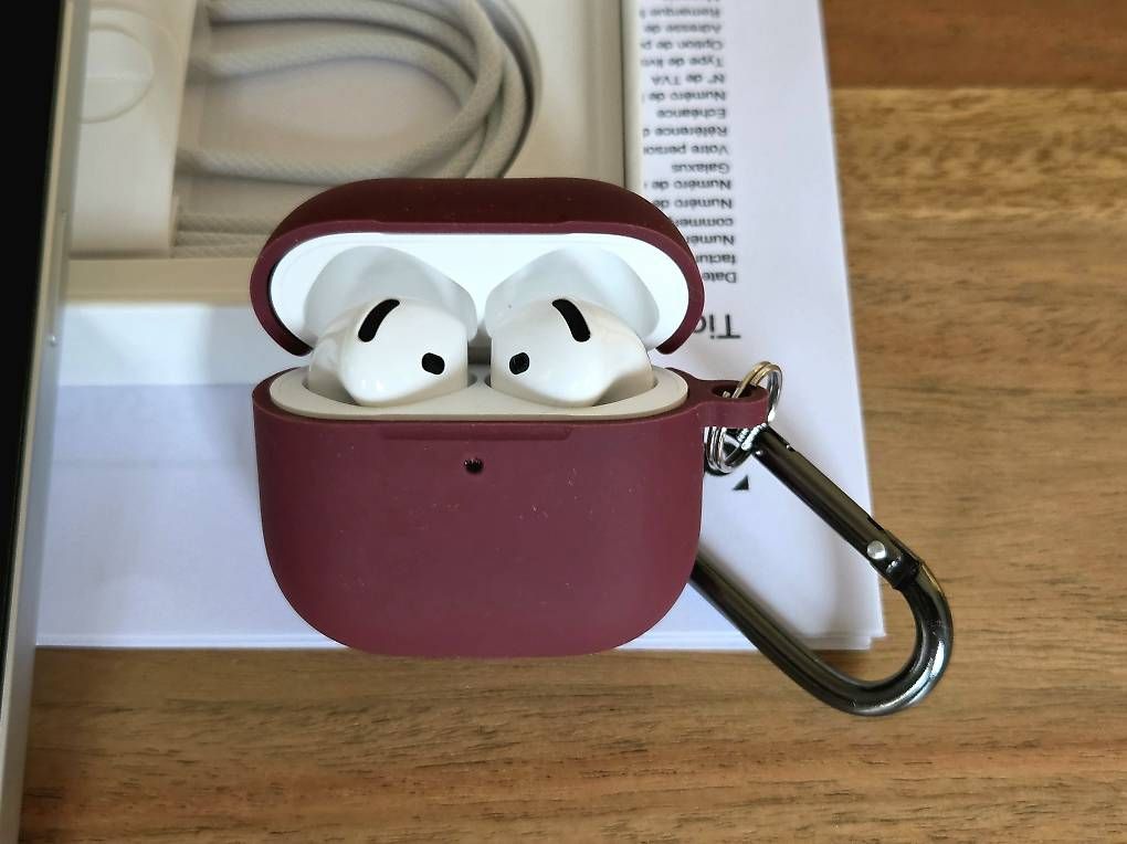 Portables: Iphone 16e + accessoires  – D'occasion à St-Léonard par BoubabilOne 3