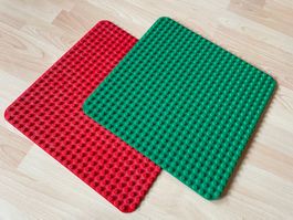 2 grosse LEGO DUPLO Grundplatten
