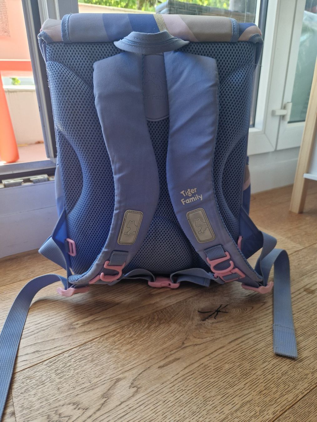 Tiger Swiss Kindertaschen: School Backpack Tiger Family Unicorn Blue Used – Gebraucht aus Adliswil von aj008 3
