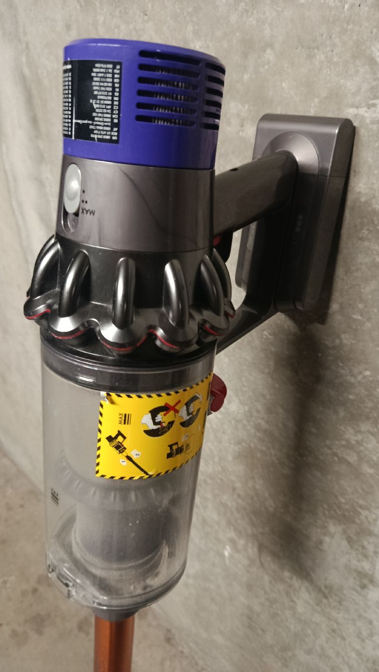 Dyson Aspirapolveri & Accessori: Aspirateur balai dyson – Usato da Le Grand-Saconnex venduto da Luis.henriques 1