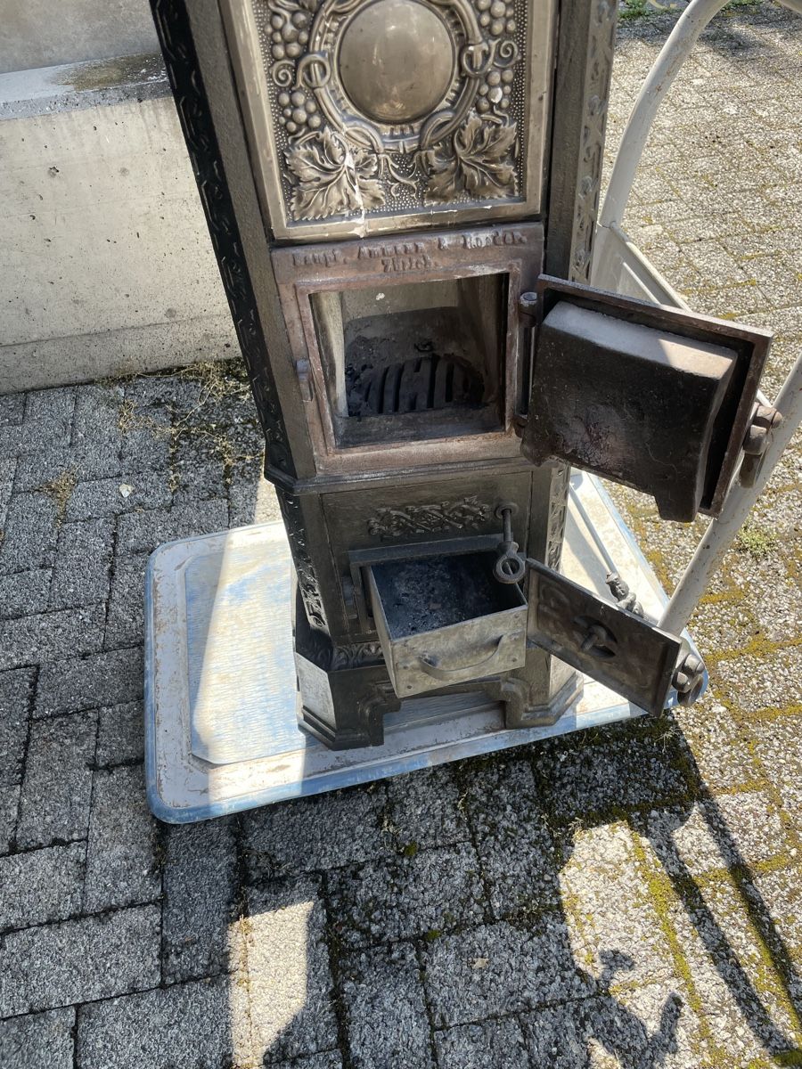 Autres meubles anciens: Kachelofen antik – D'occasion à Winkel par Uwen 3