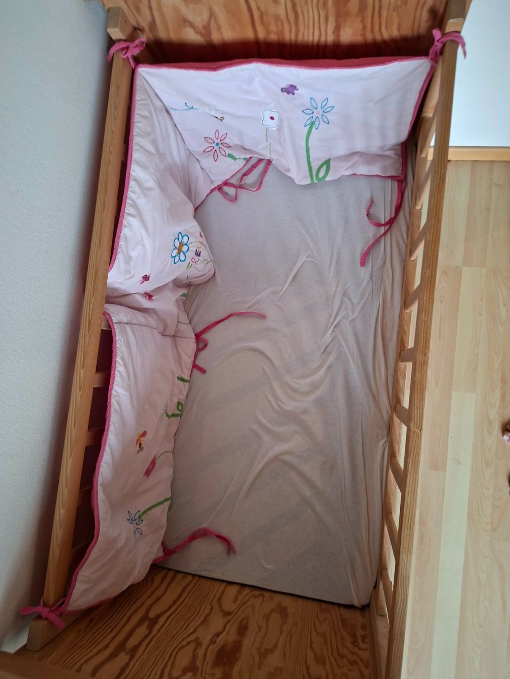 Letti: 60 Jähriges Holzbabybett – Usato da Bern venduto da Gaebeler 2
