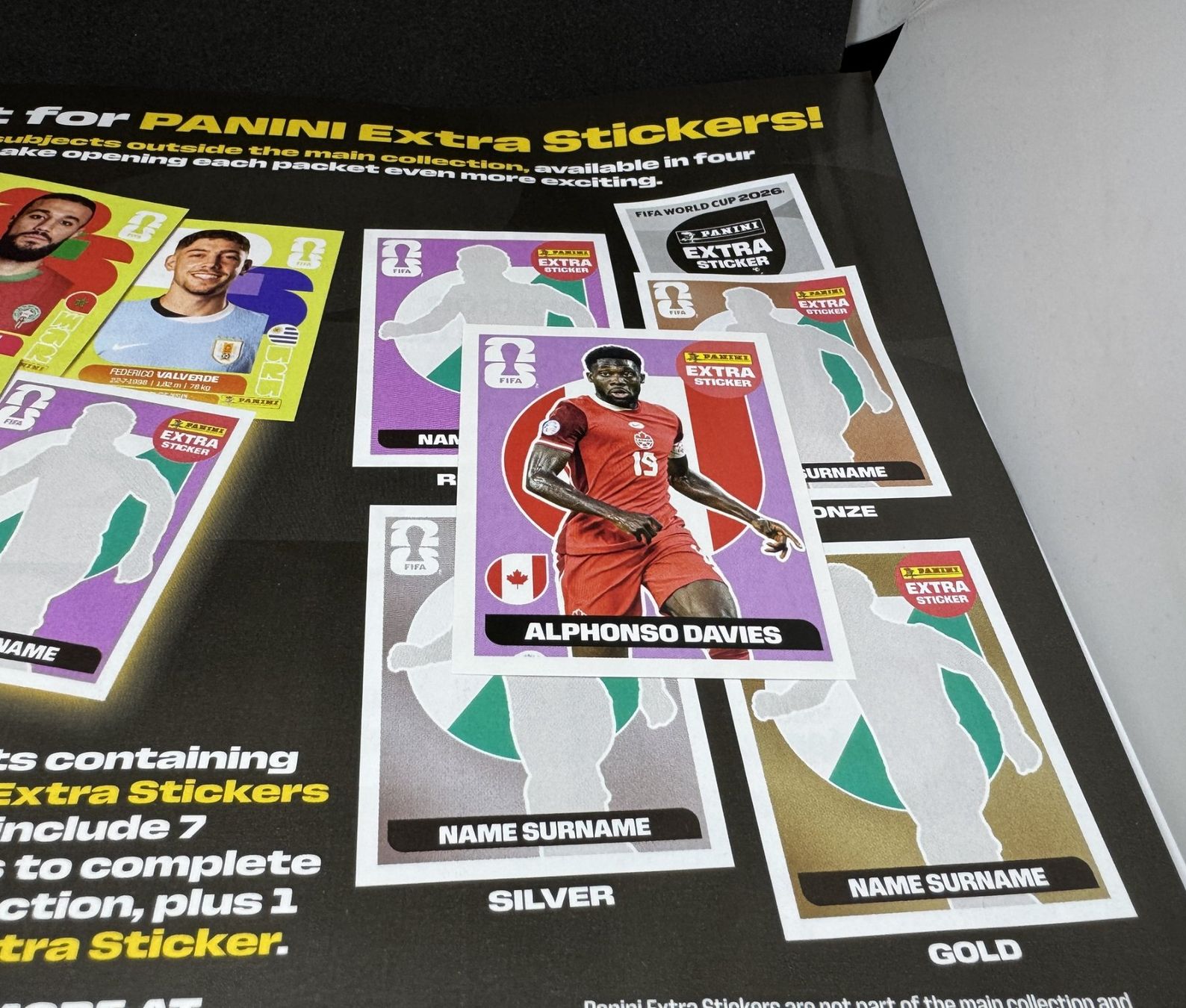 Panini Carte collezionabili: Alphonso Davies Panini 2026 Extra Sticker Regular Base RARE – Nuovo (secondo la descrizione) da Blonay venduto da DeckZone 2