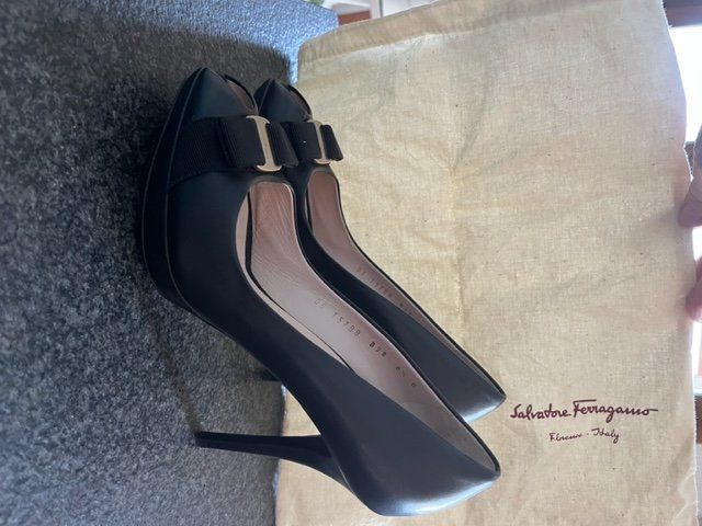 Damenschuhe: Ferragamo Black High Heel Pumbs – Neu (gemäss Beschreibung) aus Villars-sous-Yens von GPom 1