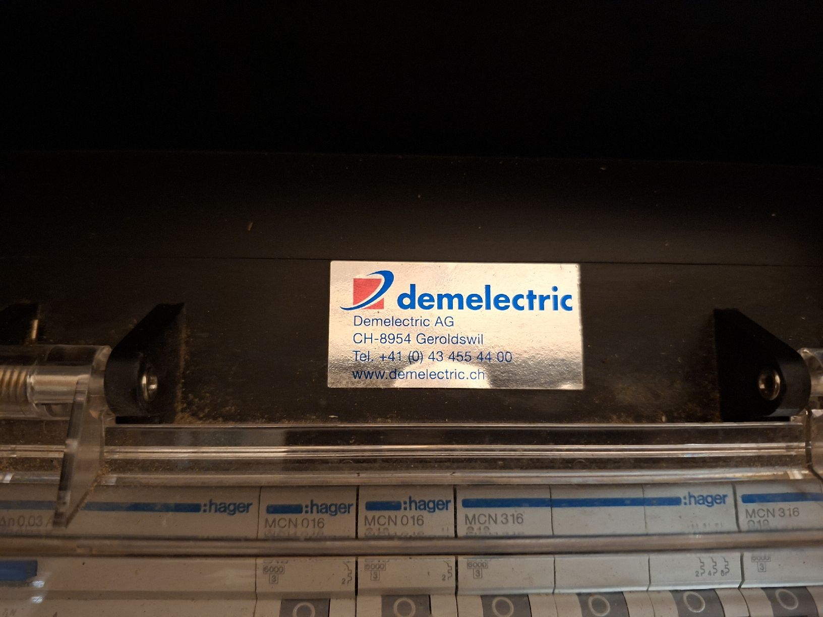 Alimentazione elettrica: Demelectric Stromverteiler, Baustromverteiler, 32A, IP44 – Usato da Ostermundigen venduto da Ismett 3