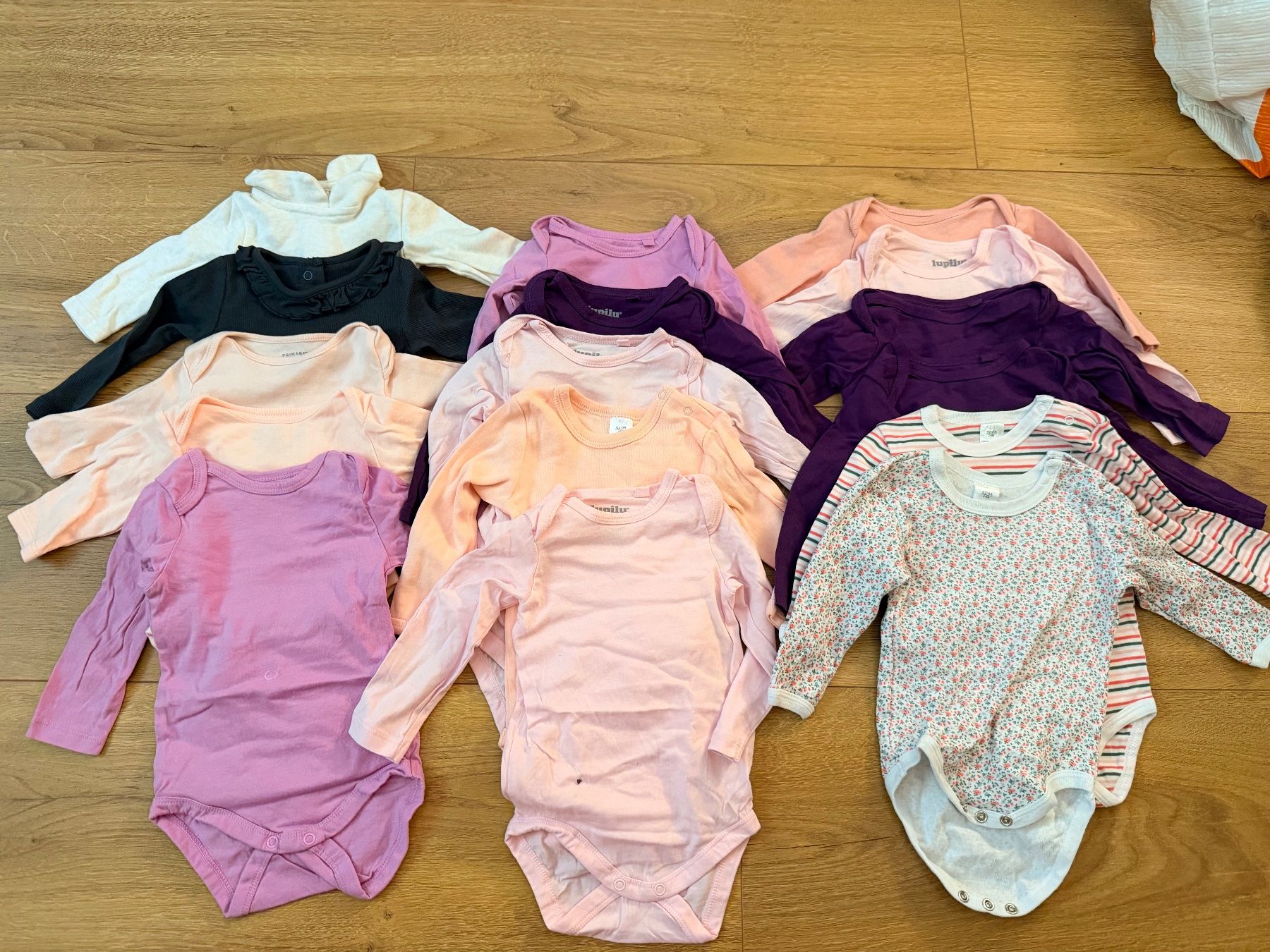 Ensembles coordonnés: Lot de 16 body 62/68 – D'occasion à La Neuveville par mypinguin 1
