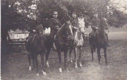 Ansichtskarten: 4 Kavalleristen mit Eidgenossen. 1907 – Gebraucht aus Schlieren von Rapaelli