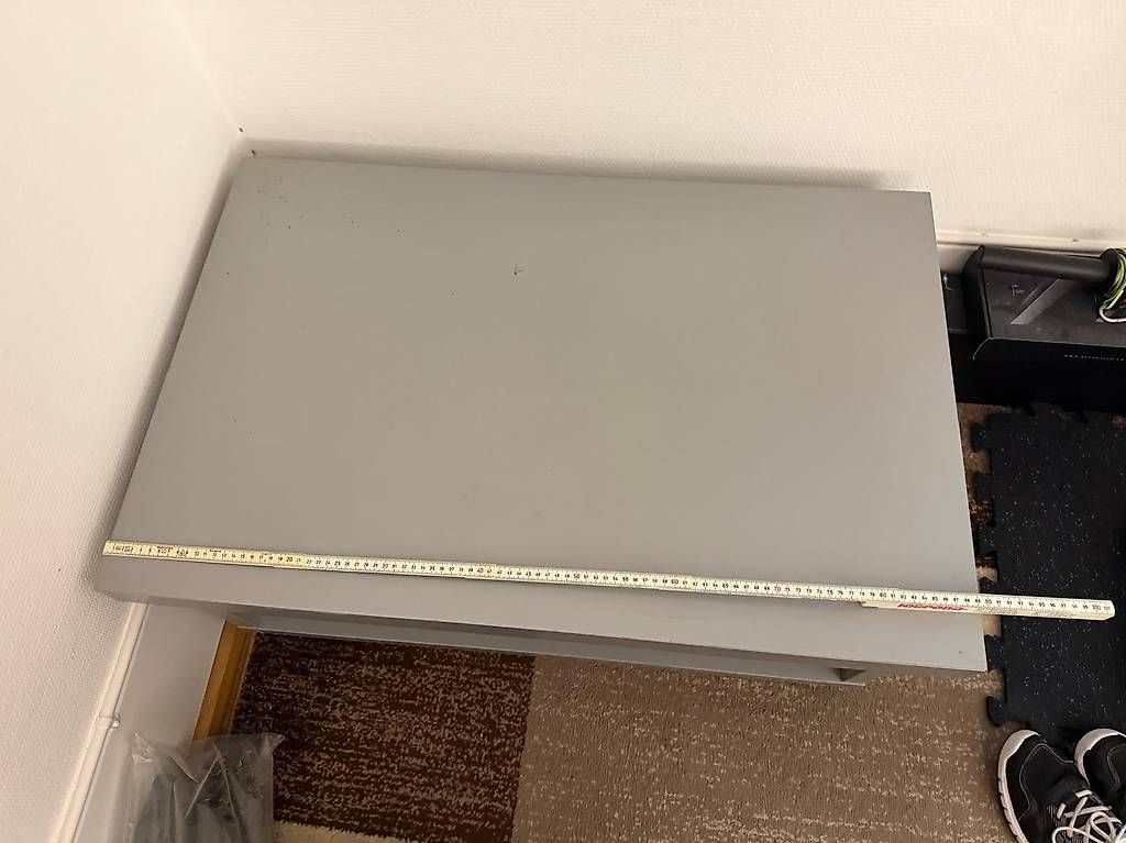 Mobili TV: TV-Tisch / Lowboard grau / gratis / zu verschenken – Usato da Kreuzlingen venduto da DarthDumbledore