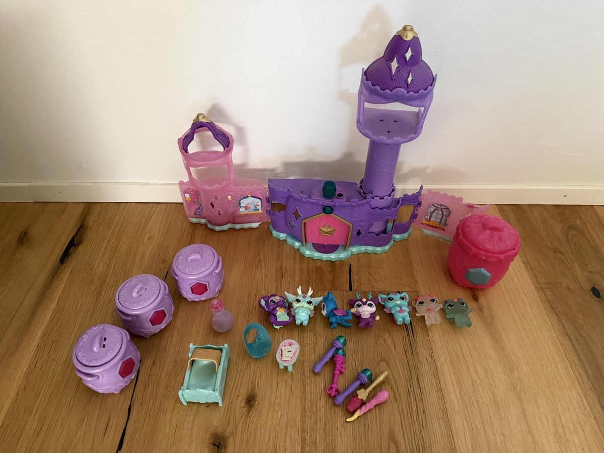 Jouets: Mini Mixies mit Schloss – D'occasion à Mur (Vully) FR par seaila