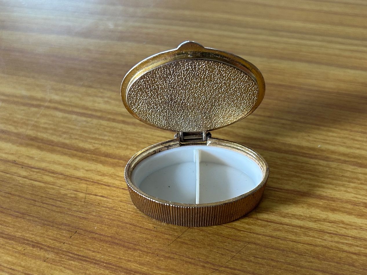 Sonstige Kosmetik & Pflege: Pillendose  Schmuckdose Geschenkdose Vintage 70er 80er – Gebraucht aus Steffisburg von smocky17 2