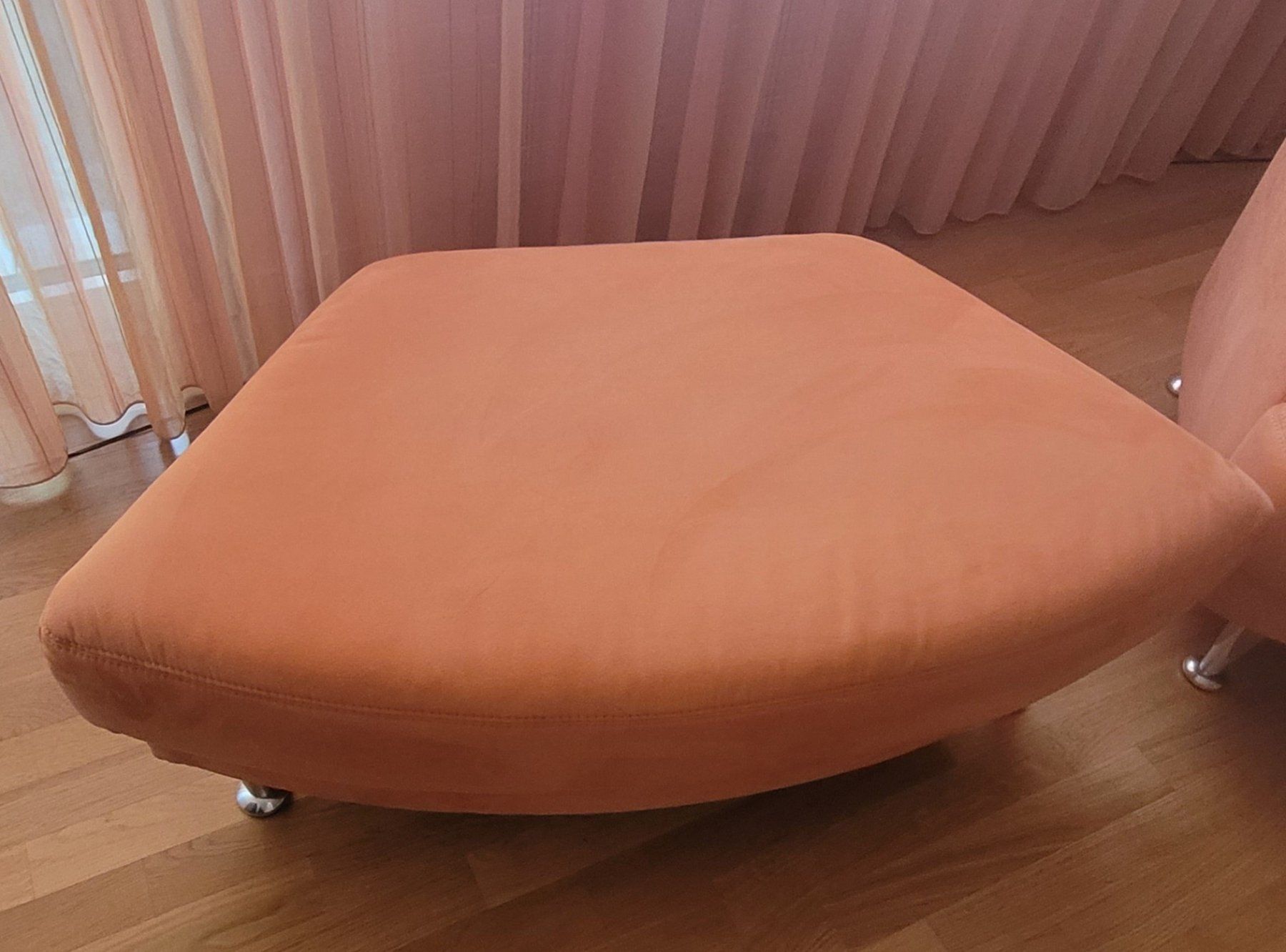 Hocker: Sitzhocker Sofahocker Fusshocker Polsterhocker Orange – Gebraucht aus Zürich von fourpaws