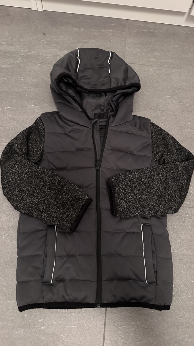 Jacken & Mäntel: Jacke Gr. 122 – Gebraucht aus Pfungen von nik_9wv9