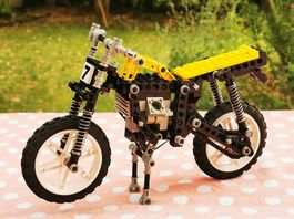 LEGO Technic 8838 Shock Cycle