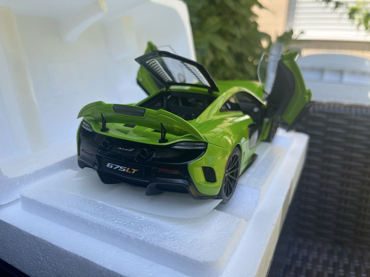 Autoart Modellini d'auto: AUTOart McLaren 675 LT vert 1:18 – Nuovo (secondo la descrizione) da Genève venduto da Beyond-Time-Geneve 1