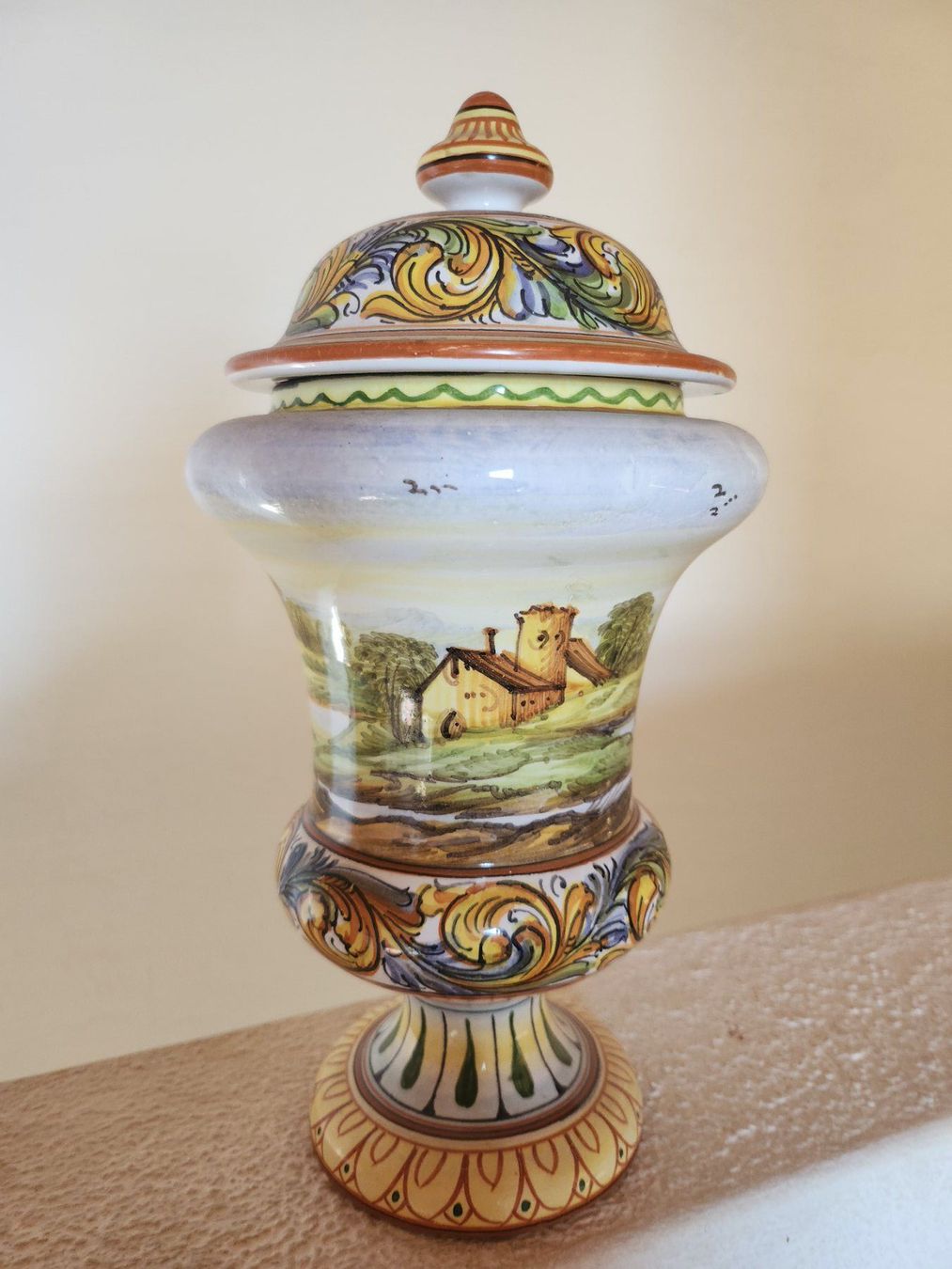 Vasi & Recipienti: Prunkvase mit Deckel, Italienisch, handbemalt – Usato da Weiningen ZH venduto da Annakatharina 1