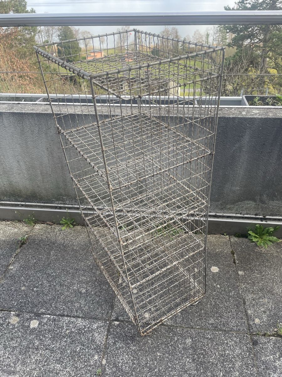 Scaffali: Ancienne Etagère Grillagée en Métal – Usato da Vallamand venduto da Bricbracbroc82