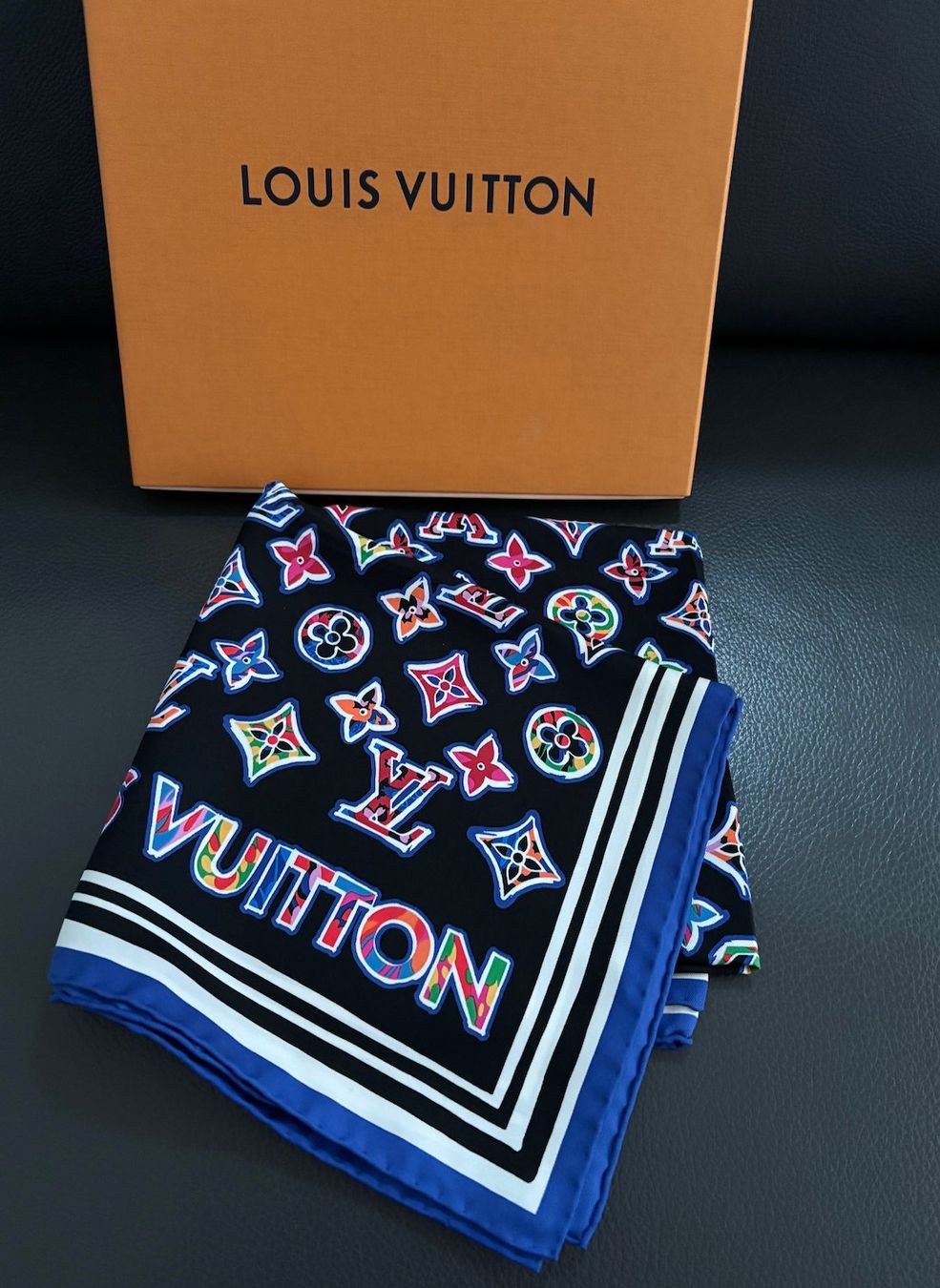 Louis Vuitton Foulard & Sciarpe: LOUIS VUITTON TUCH M76126 – Nuovo (secondo la descrizione) da Steinhausen venduto da Luxury_Limited 2
