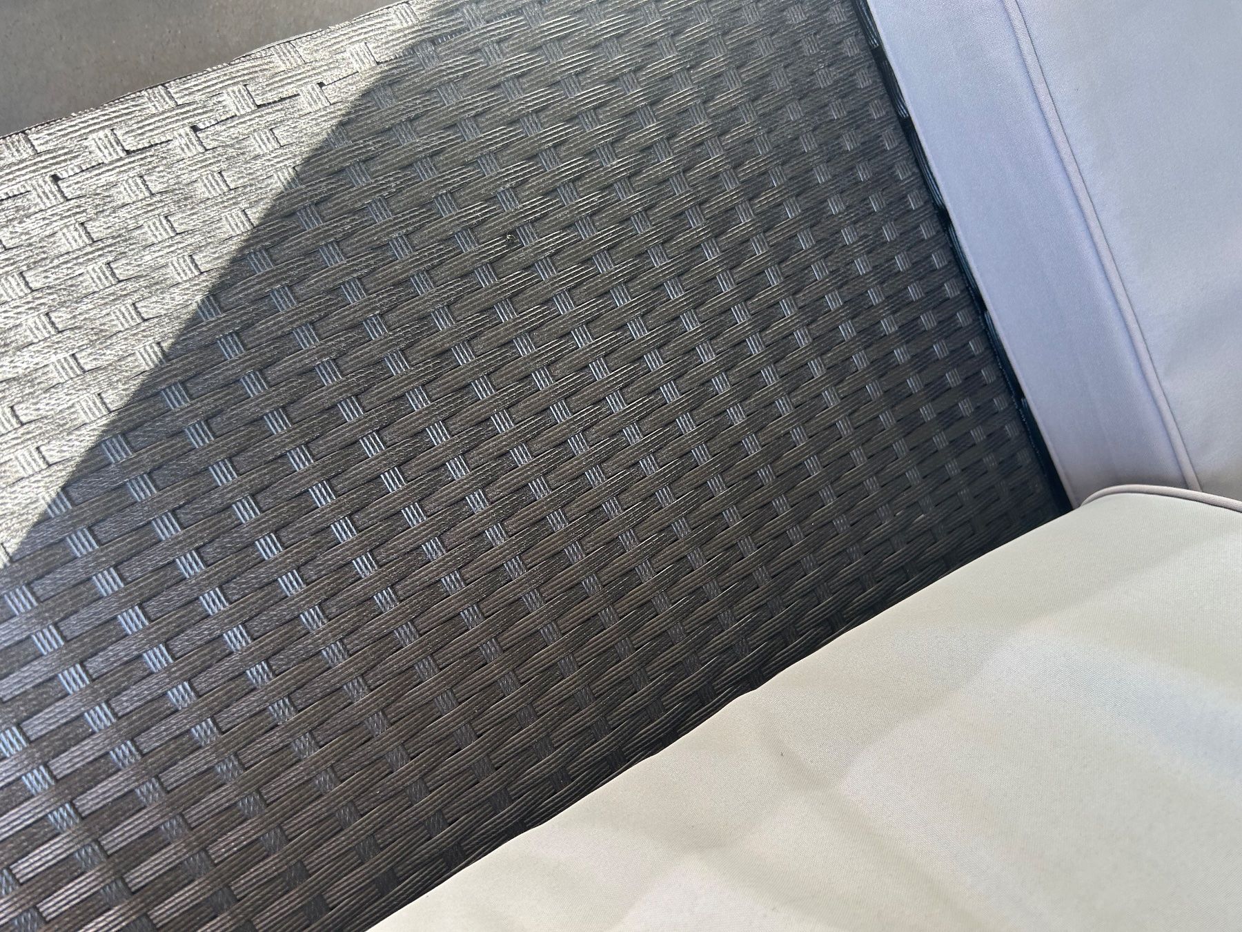 Divani: Gartensitzgruppe Polyrattan grau 5-teilig mit Tisch – Usato da Nänikon venduto da GibsonMarshall 4