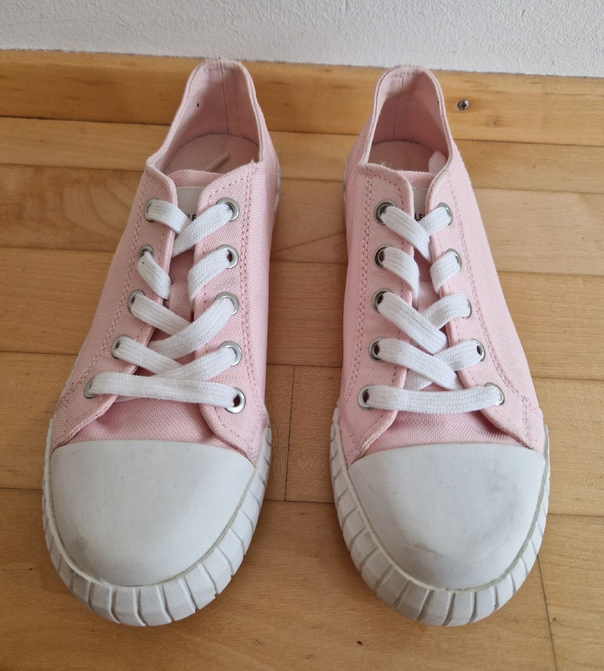 Calvin Klein Scarpe per ragazze: Neuwertige Calvin Klein Sneakers Gr. 37 – Nuovo (secondo la descrizione) da Zürich venduto da Margherita_90