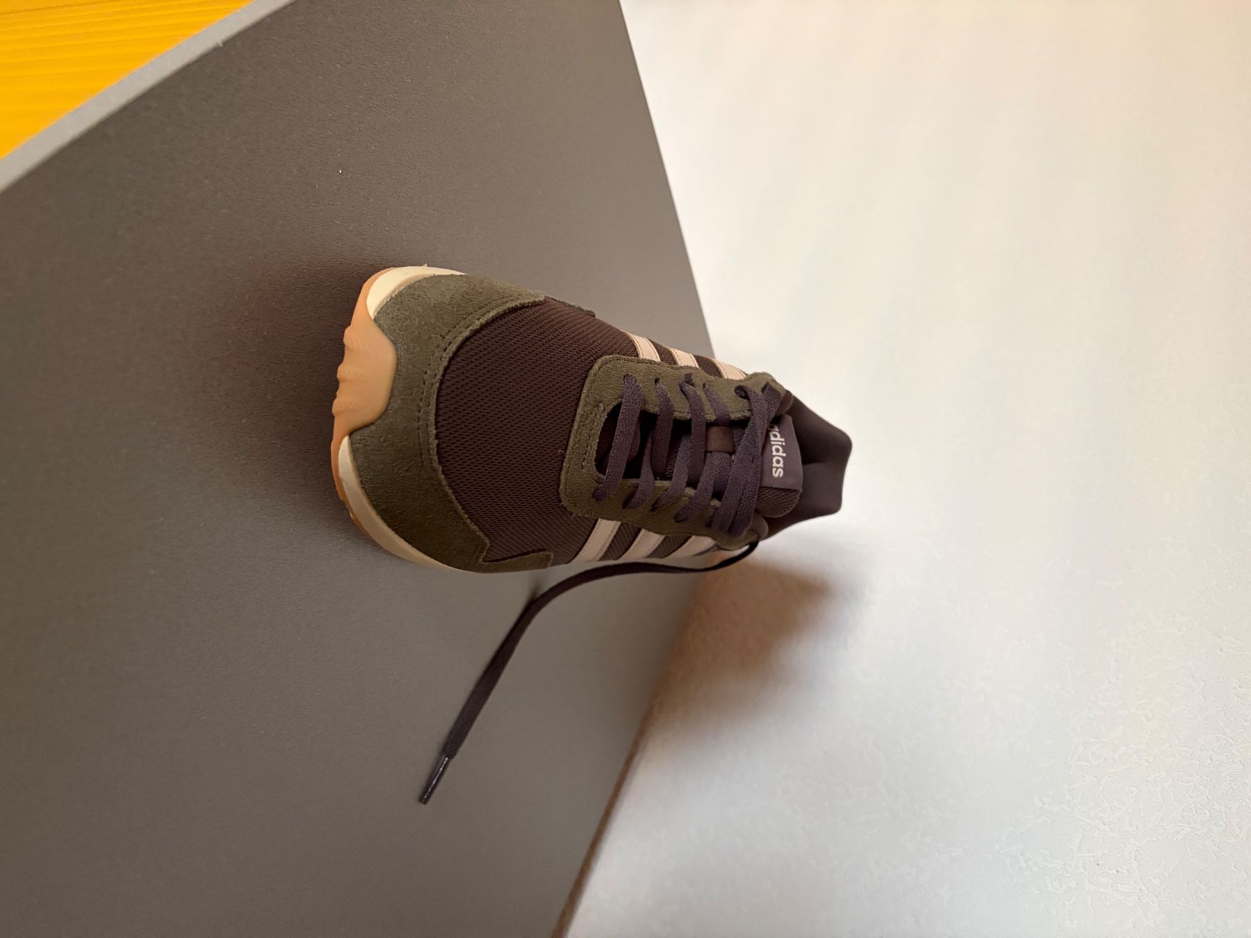 Adidas Scarpe da uomo: Basket neuve Adidas vert olive et brun – Nuovo (secondo la descrizione) da Marin-Epagnier venduto da Nelinda 2