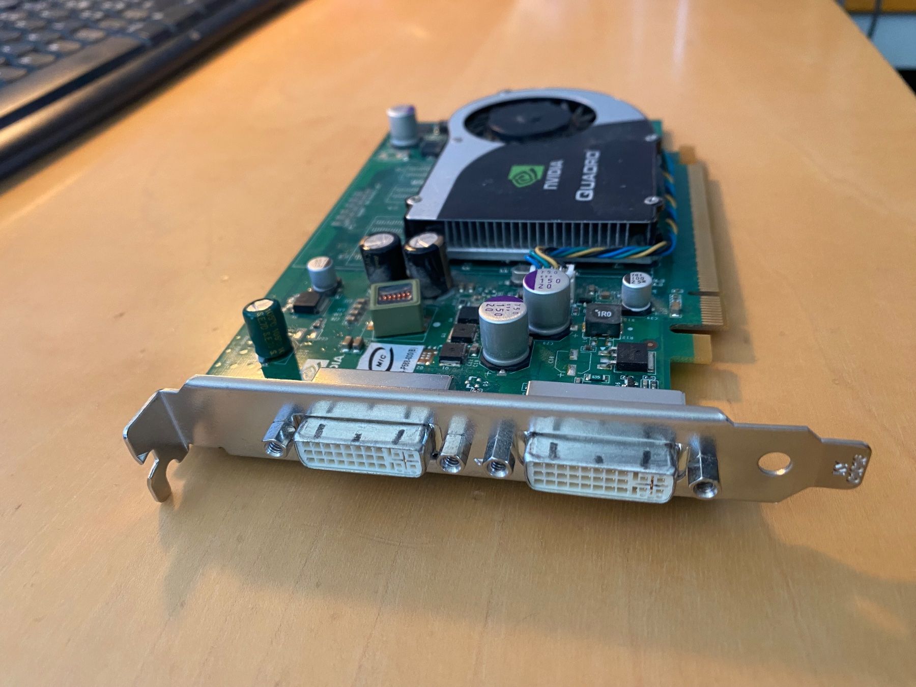 Nvidia Schede grafiche: Grafikkarte Nvidia Quadro mit 2 DVI Anschlüssen – Usato da Hallwil venduto da 2bloke 1