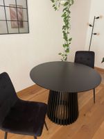 Tisch & 2 Stühle (neu gekauft 2026)