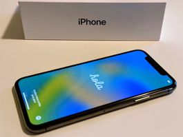 Apple iPhone X Space Gray 64 GB in gutem Zustand