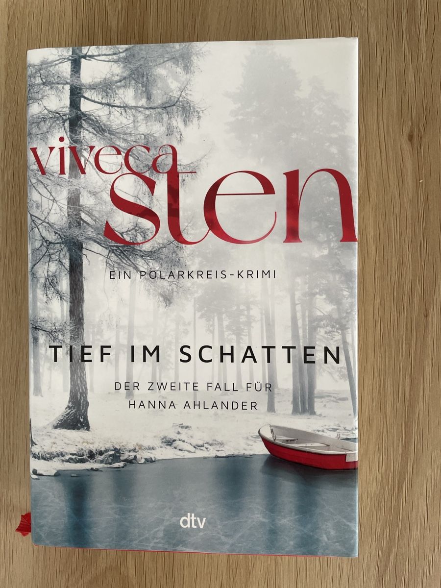 Livres: Tief im Schatten - Viveca Sten – D'occasion à Muri AG par Dosala