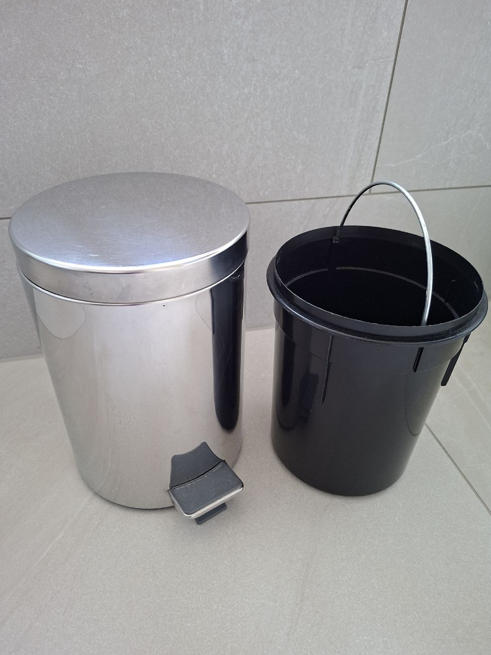 Poubelles: Kosmetikeimer Edelstahl mit Inneneimer – D'occasion à Merlischachen par rehpark1 2