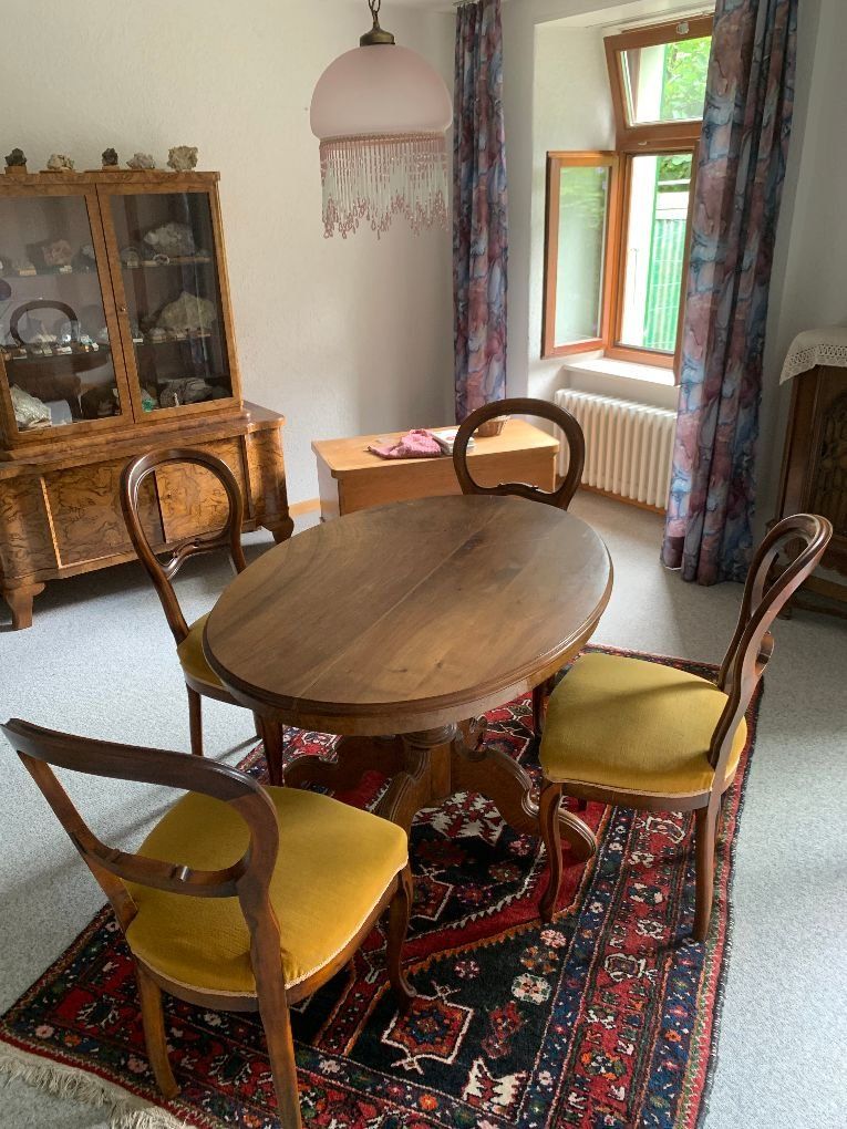 Tables: Tisch (Biedermeier-Stil) plus 4 Stühle – D'occasion à Riedern par hagm