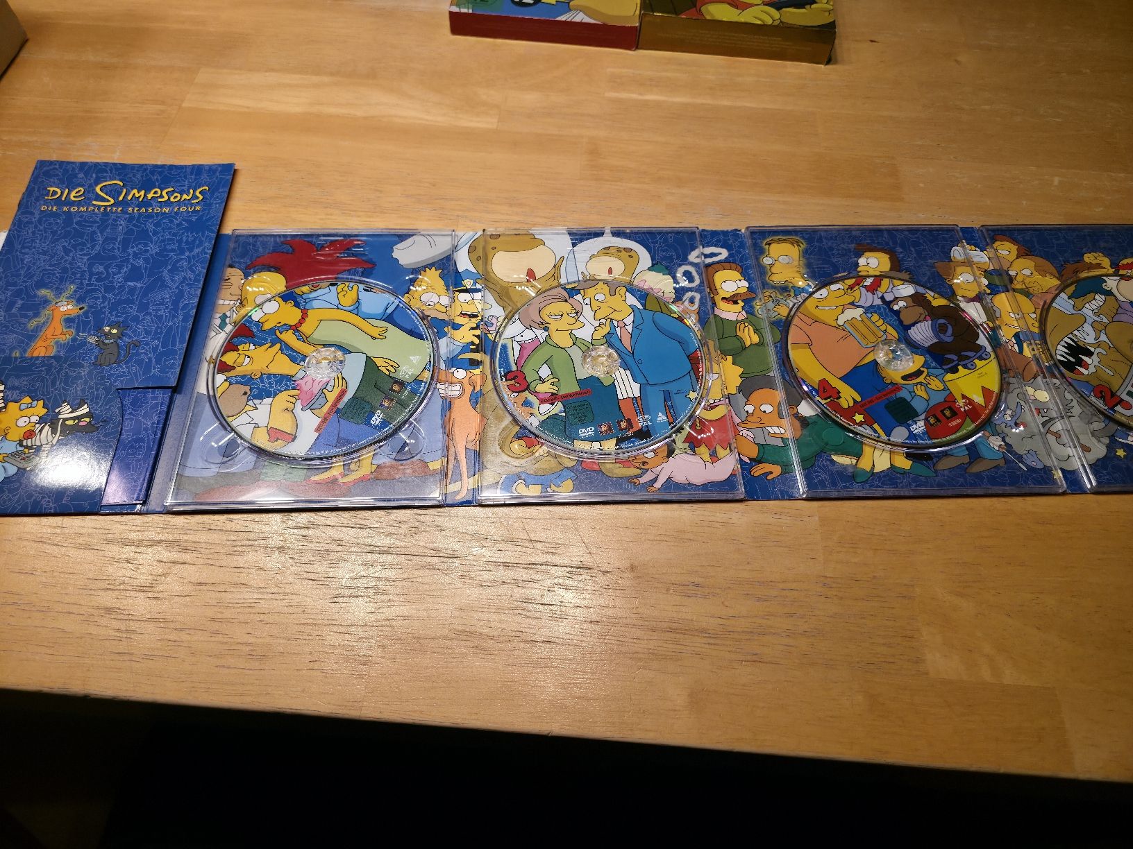 Tutti i DVDs: Simpson DVD Sammlung  – Usato da Gerlafingen venduto da PaCo_88 2